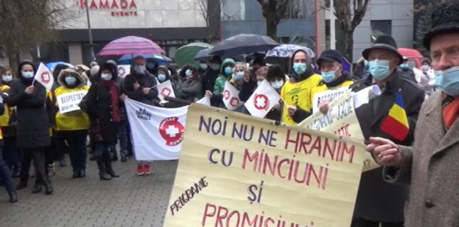 Protest al profesorilor şi sindicalistilor din sanatate la Ramnicu Valcea